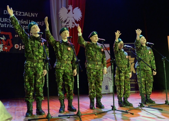 Kwiecień. Kolejny raz Akcja Katolicka przeprowadziła Konkurs Pieśni i Poezji Patriotycznej "Kocham moją Ojczyznę". Tym razem finał odbył się w Lipsku.