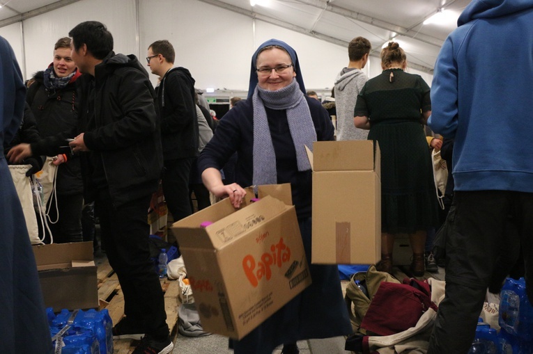 ESM 2019. Posiłek na pl. Wolności i ostatnia modlitwa w Hali Stulecia