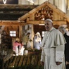 Papież stanowczym gestem uwolnił się z uścisku kobiety