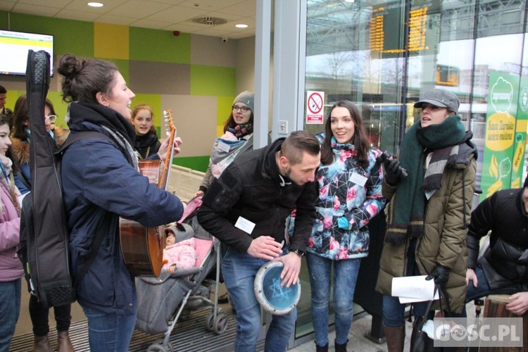 Zielonogórskie "Kolędowanie w Autobusie"