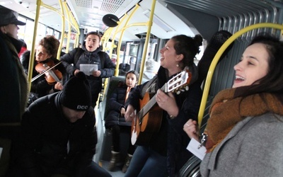 Zielonogórskie "Kolędowanie w Autobusie"