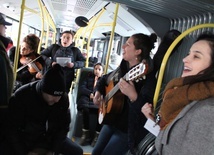 Zielonogórskie "Kolędowanie w Autobusie"