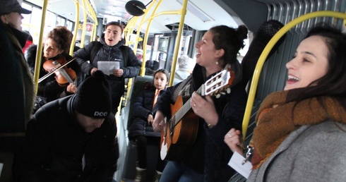 Zielonogórskie "Kolędowanie w Autobusie"