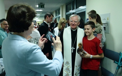 Już po raz trzeci abp Marek Jędraszewski odwiedził z kolędą Uniwersytecki Szpital Dziecięcy w Prokocimiu