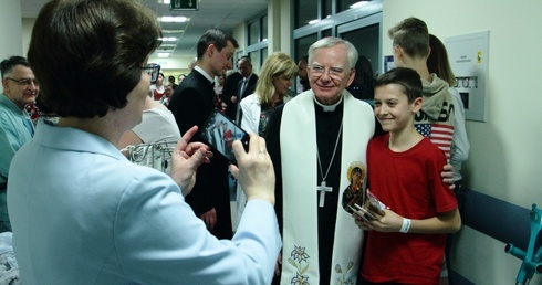 Już po raz trzeci abp Marek Jędraszewski odwiedził z kolędą Uniwersytecki Szpital Dziecięcy w Prokocimiu