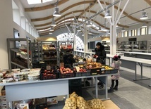 Stalowa Wola, rynek. Nowa hala targowa.