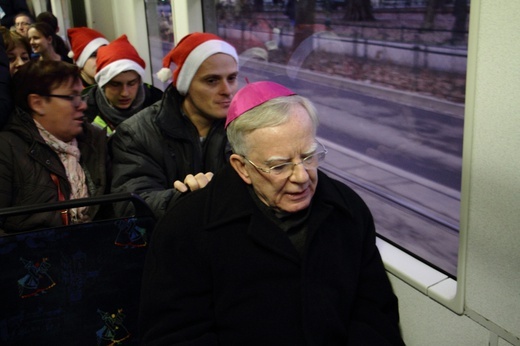 Kolędowanie z metropolitą krakowskim w tramwaju MPK 2020