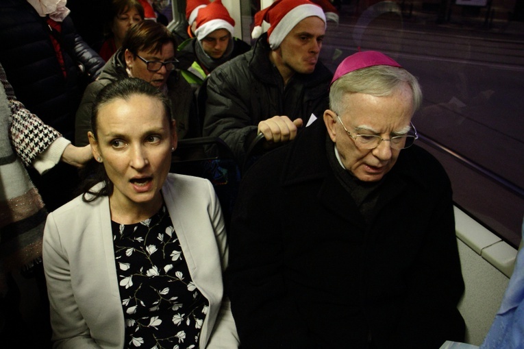 Kolędowanie z metropolitą krakowskim w tramwaju MPK 2020