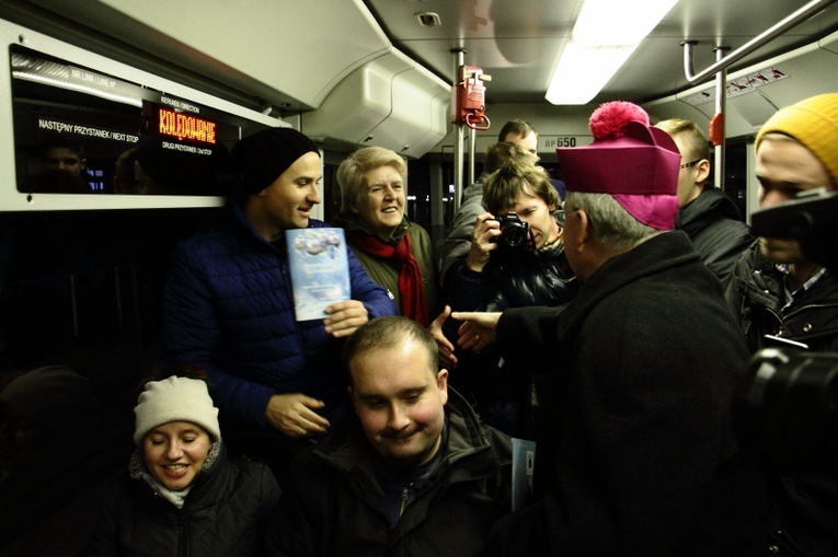 Kolędowanie z metropolitą krakowskim w tramwaju MPK 2020