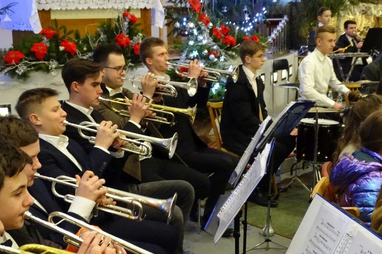 Charytatywny koncert w kościele pw. św. Jadwigi we Wschhowie