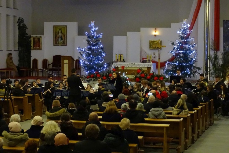 Charytatywny koncert w kościele pw. św. Jadwigi we Wschhowie