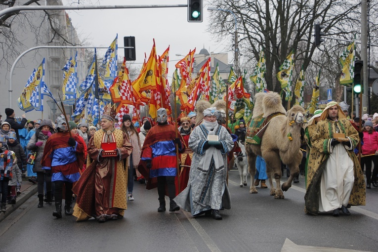 Mędrcy w Żyrardowie przyprowadzili do Dzieciątka rzeszę wiernych.