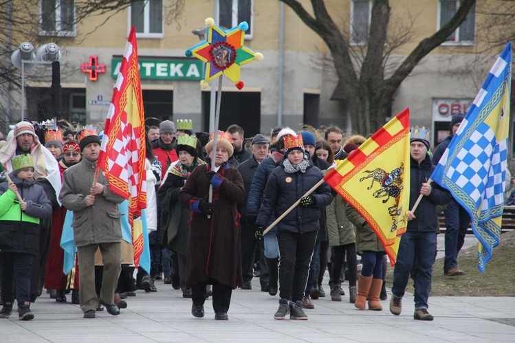 Orszak w Nowej Dębie