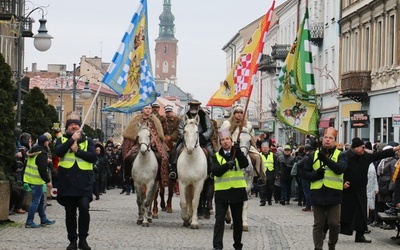 Orszak przeszedł centralnym deptakiem Radomia. Wzięły w nim udział tysiące mieszkańców.