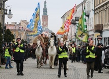 Orszak przeszedł centralnym deptakiem Radomia. Wzięły w nim udział tysiące mieszkańców.