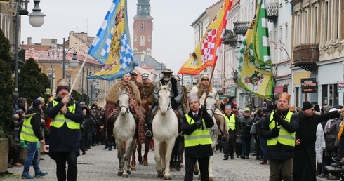 Orszak przeszedł centralnym deptakiem Radomia. Wzięły w nim udział tysiące mieszkańców.