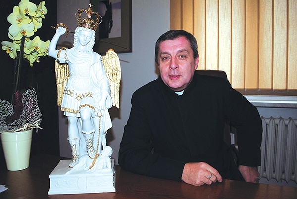 Ksiądz Mieczysław zapowiada, że w tym roku głównym tematem rozmów z parafianami będzie Eucharystia.