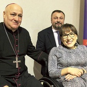 ▲	Biskup Piotr Greger z Magdaleną Wójcik, sztangistką i mistrzynią Polski 2019, oraz prezesem Stanisławem Handerkiem.