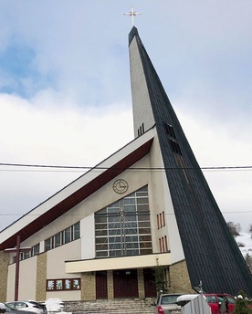 ▲	Świątynia parafialna  od 30 lat stanowi centrum życia wspólnoty.