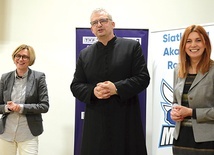 Joanna Górecka, ks. Piotr Glinka, Izabella Gorczyca.