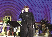 ▲	– Z każdym utworem łączy się jakaś historia – mówiła piosenkarka. 