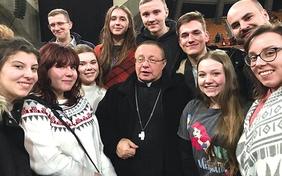 Młodzież spotkała się m.in. z abp. Grzegorzem Rysiem.
