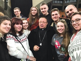 Młodzież spotkała się m.in. z abp. Grzegorzem Rysiem.