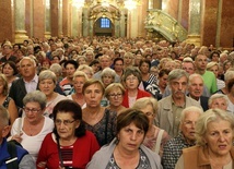 Czy Kościoły rzeczywiście pustoszeją? Najnowsze dane dotyczące religijności Dolnoślązaków 