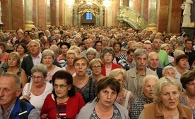 Czy Kościoły rzeczywiście pustoszeją? Najnowsze dane dotyczące religijności Dolnoślązaków 