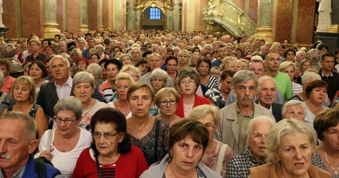 Czy Kościoły rzeczywiście pustoszeją? Najnowsze dane dotyczące religijności Dolnoślązaków 