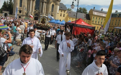 Diecezja. Ilu z nas chodzi do kościoła?