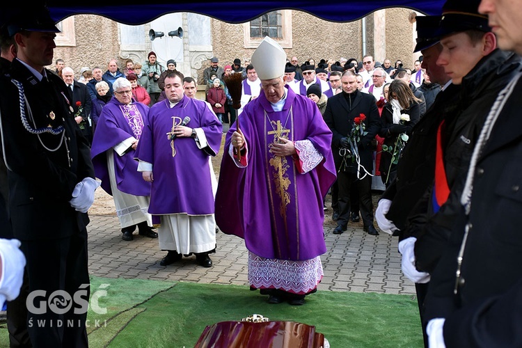 Starczów pożegnał ks. Wojciecha Jasińskiego, proboszcza.