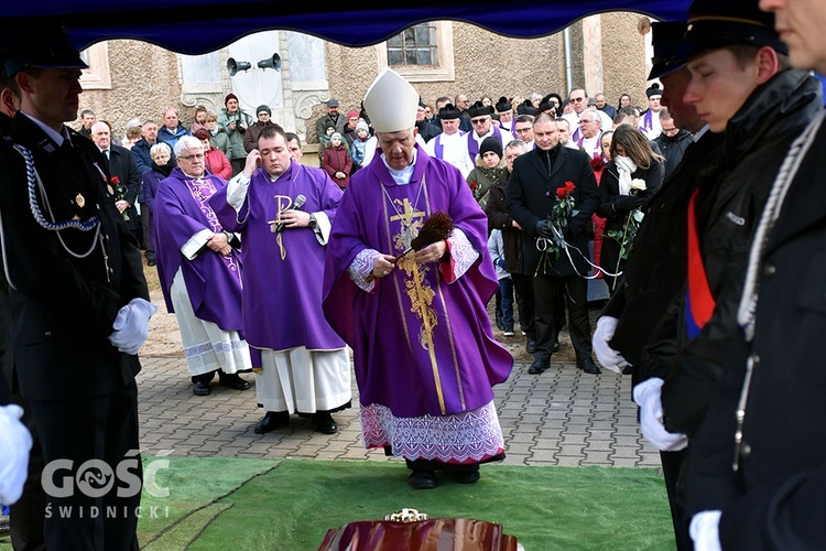 Starczów pożegnał ks. Wojciecha Jasińskiego, proboszcza.