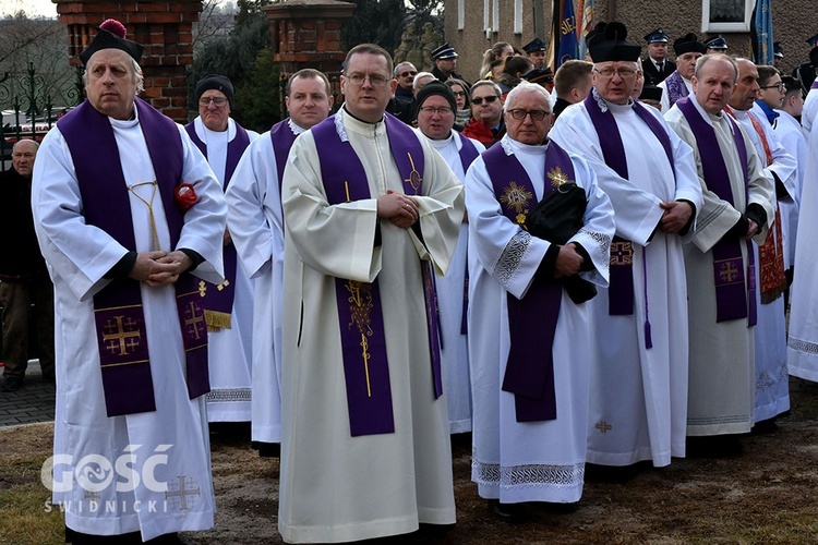 Starczów pożegnał ks. Wojciecha Jasińskiego, proboszcza.