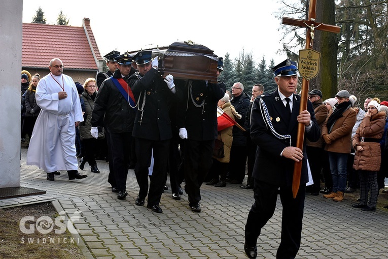 Starczów pożegnał ks. Wojciecha Jasińskiego, proboszcza.