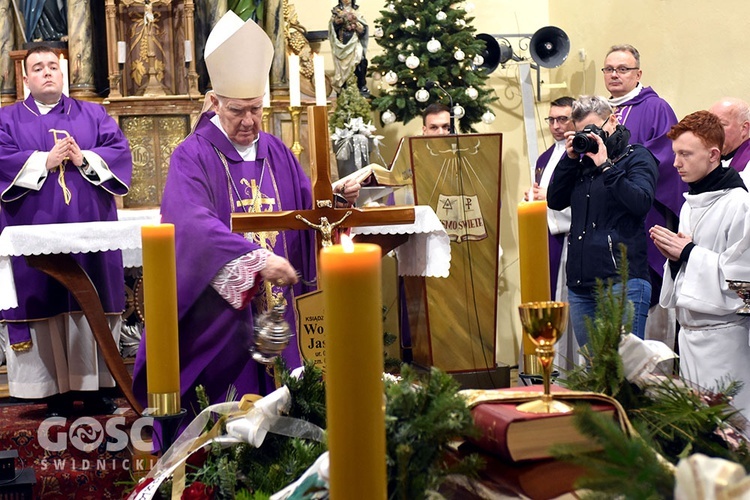 Starczów pożegnał ks. Wojciecha Jasińskiego, proboszcza.