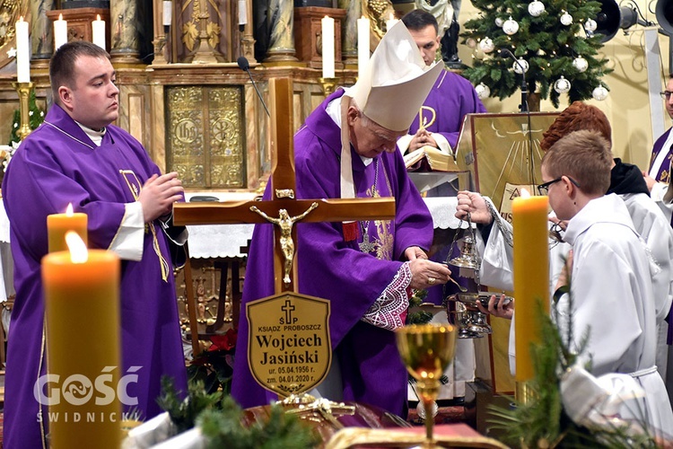 Starczów pożegnał ks. Wojciecha Jasińskiego, proboszcza.