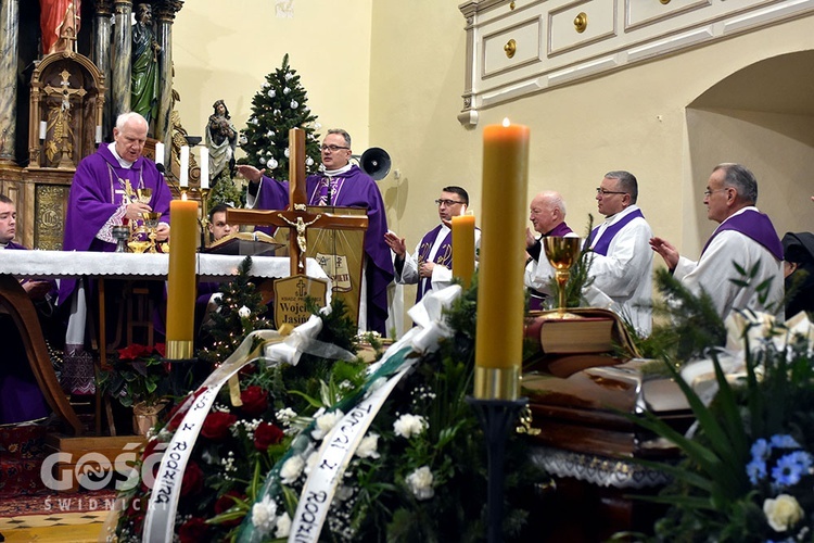 Starczów pożegnał ks. Wojciecha Jasińskiego, proboszcza.