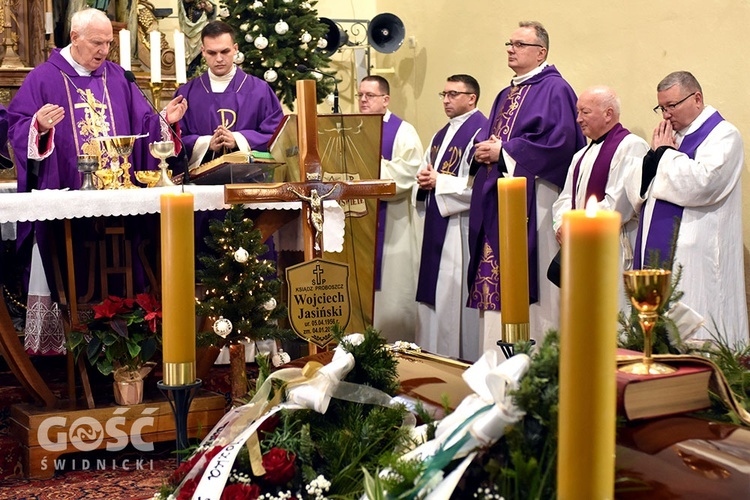 Starczów pożegnał ks. Wojciecha Jasińskiego, proboszcza.