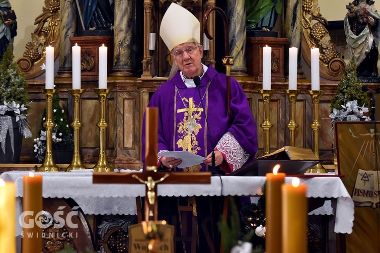 Starczów pożegnał ks. Wojciecha Jasińskiego, proboszcza.