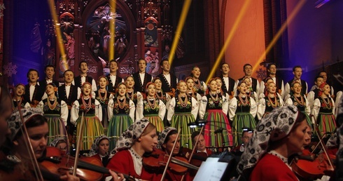 Państwowy Zespół Ludowy Pieśni i Tańca "Mazowsze" zachwycił setki słuchaczy.