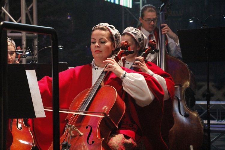 Żyrardów. Koncert kolęd i pastorałek zespołu Mazowsze