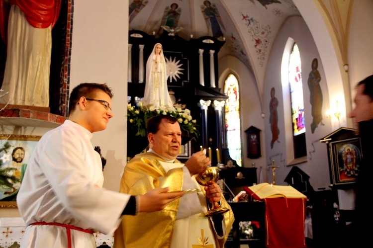 Borzęcin Dolny. Poświęcenie figury Matki Bożej Fatimskiej