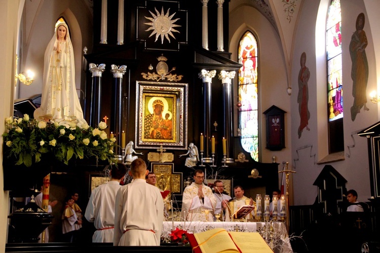 Borzęcin Dolny. Poświęcenie figury Matki Bożej Fatimskiej