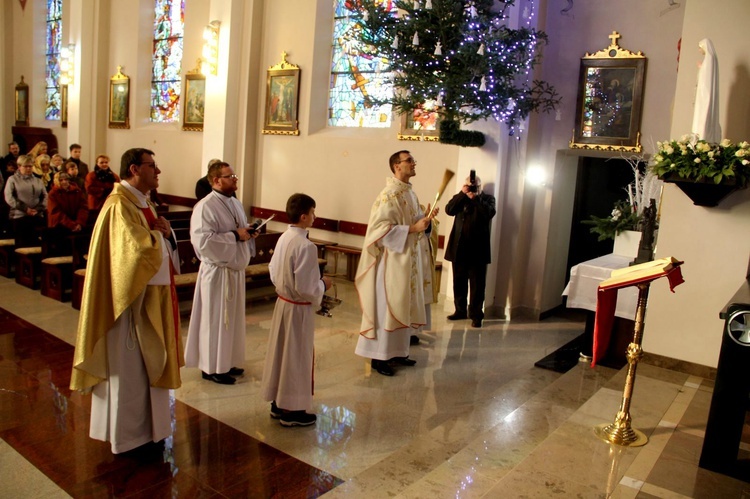 Borzęcin Dolny. Poświęcenie figury Matki Bożej Fatimskiej