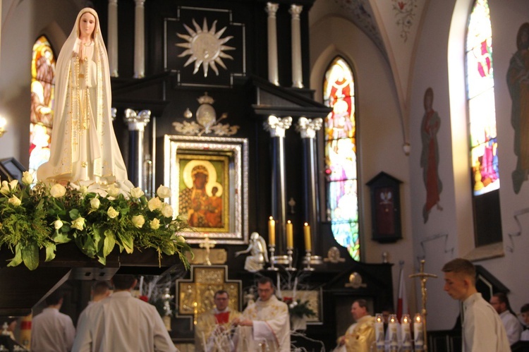 Borzęcin Dolny. Poświęcenie figury Matki Bożej Fatimskiej