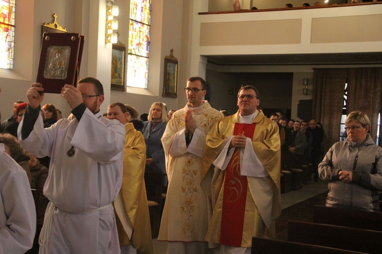 Borzęcin Dolny. Poświęcenie figury Matki Bożej Fatimskiej