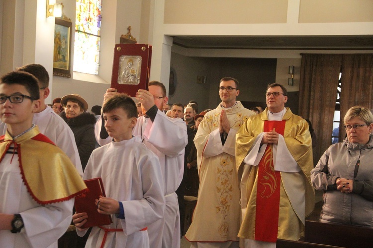 Borzęcin Dolny. Poświęcenie figury Matki Bożej Fatimskiej