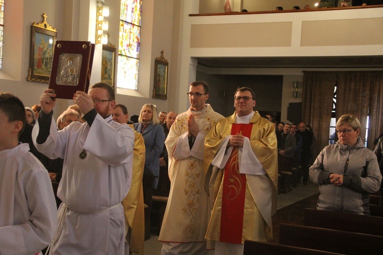 Borzęcin Dolny. Poświęcenie figury Matki Bożej Fatimskiej