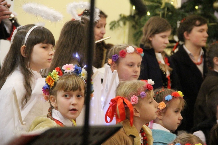 Dębica. Kolędują Iskierczanie